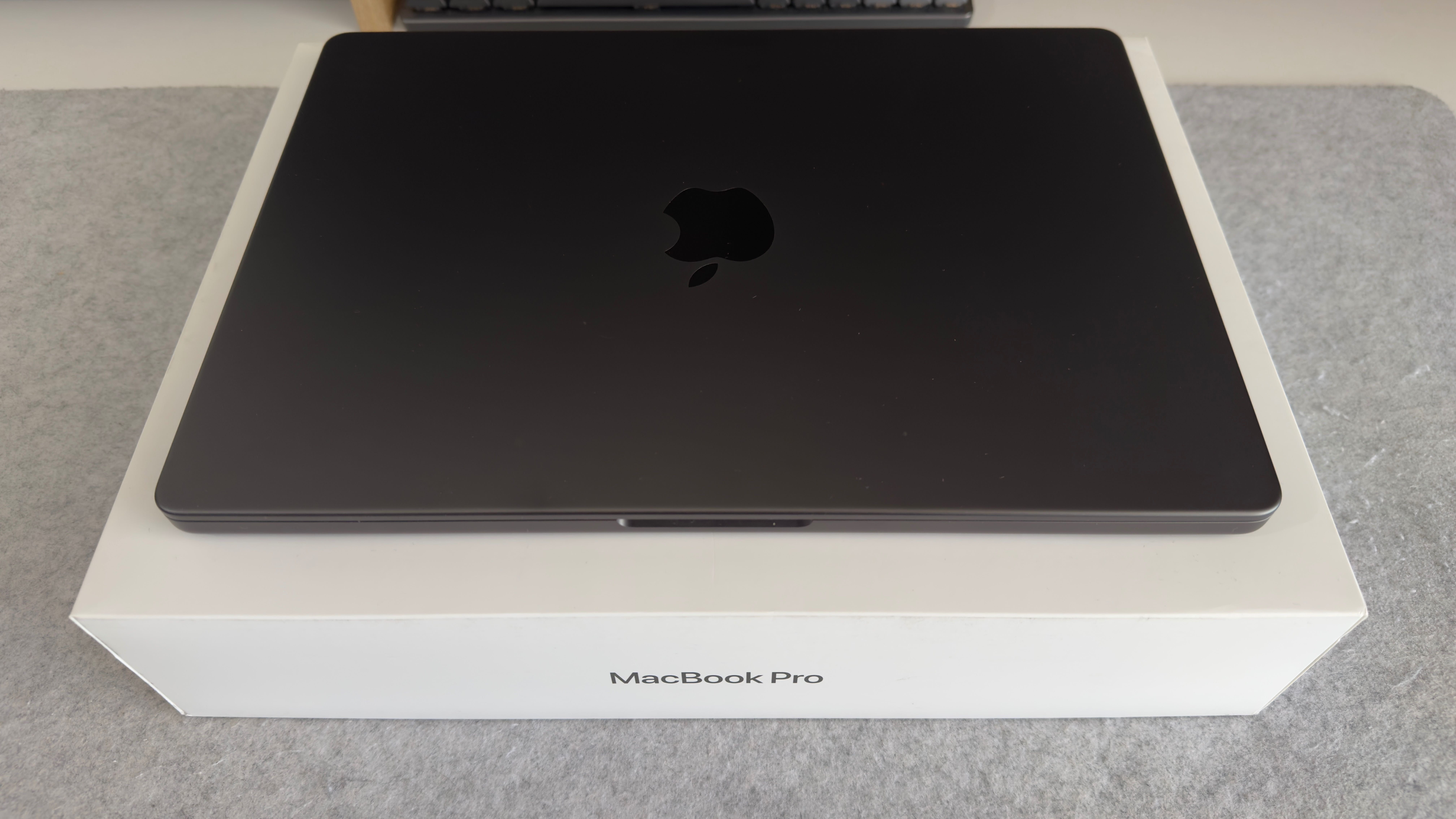 Macbook 14" M3 Pro 18GB 512GB 100% Battery Space Black