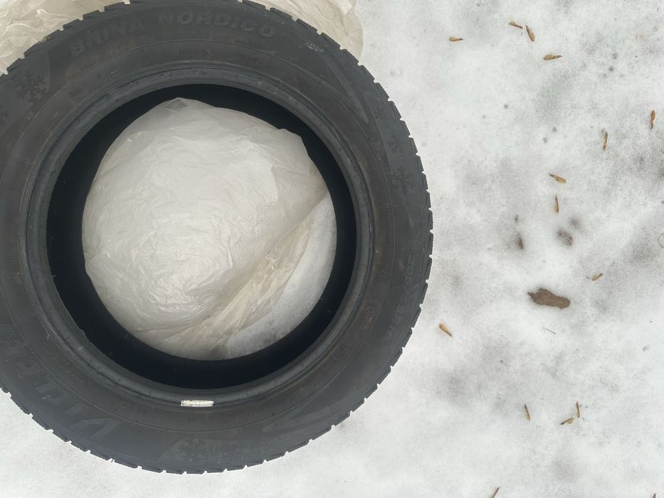 Продам шины зимние 60000тг