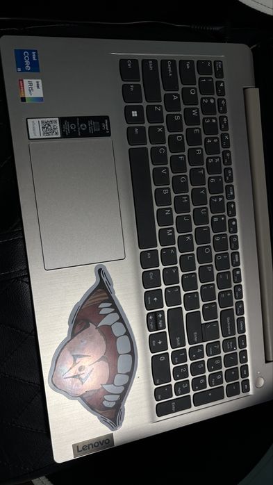 Vând Laptop IdeaPad3