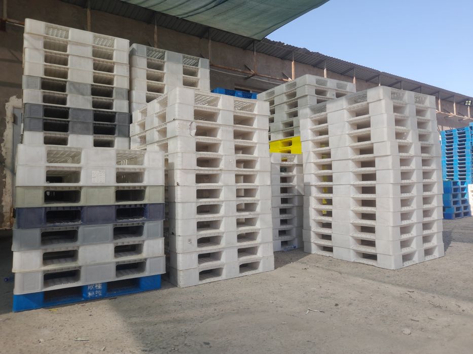 Хархил турдаги поддон ва палетлар бор. Янги ва бу холати яахши