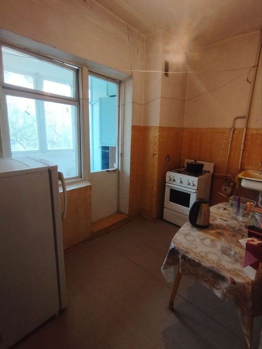 Юнусабад 18 2/2/5 балкон 2х6м раздельная