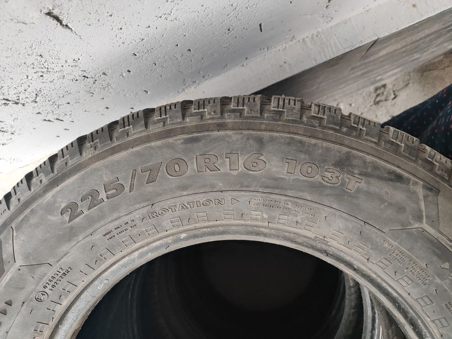 Шины б.у. 225/70/16 зимние