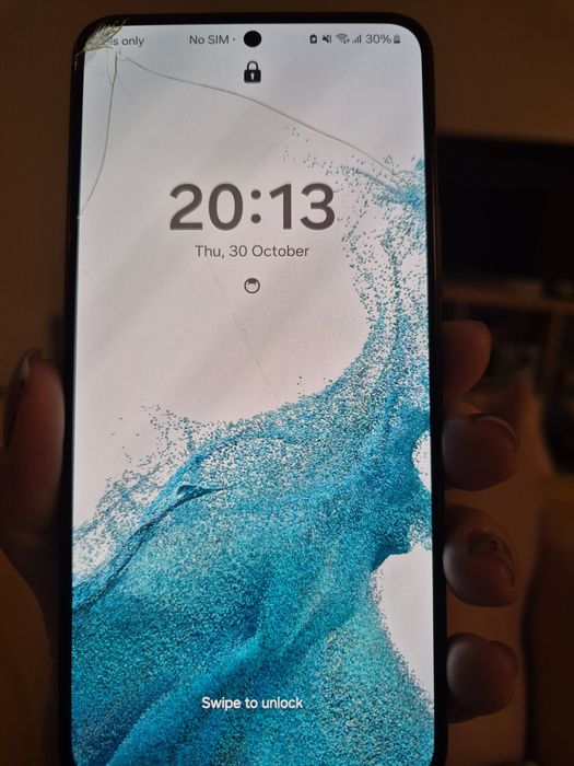 Samsung S22  cu ecran spart