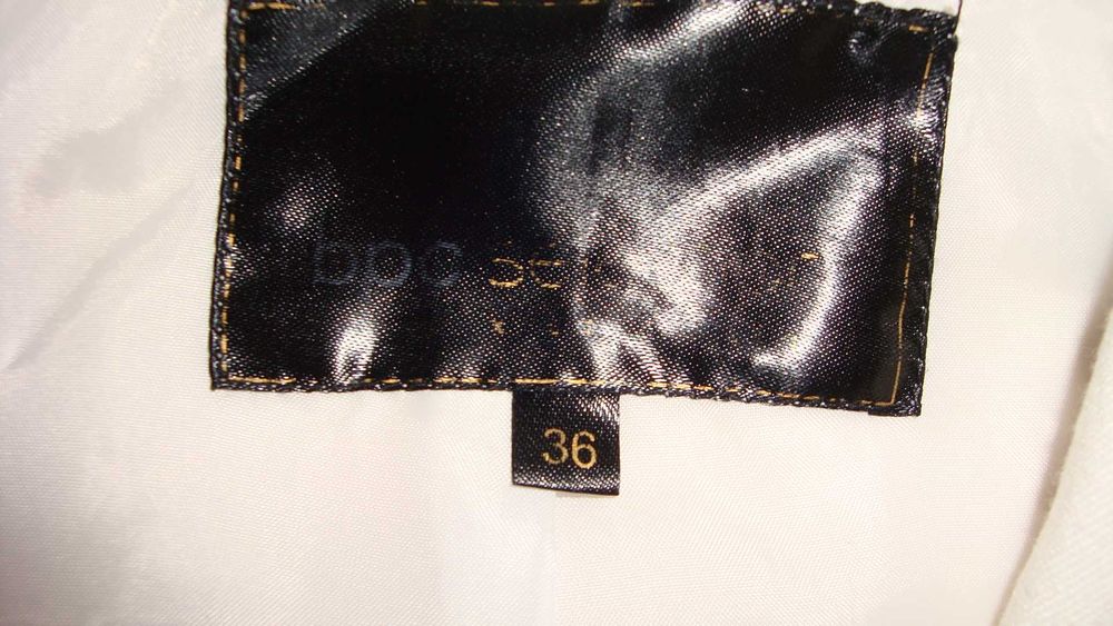 Sacou alb, elegant, inchidere cu un nasture și elastic la spate, S(36)