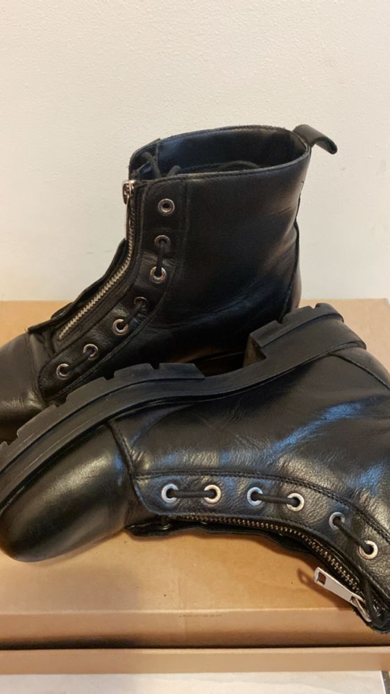 Ghete piele Stradivarius