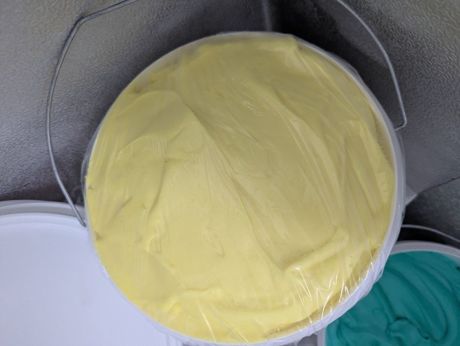Мороженое и сублимированная клубника