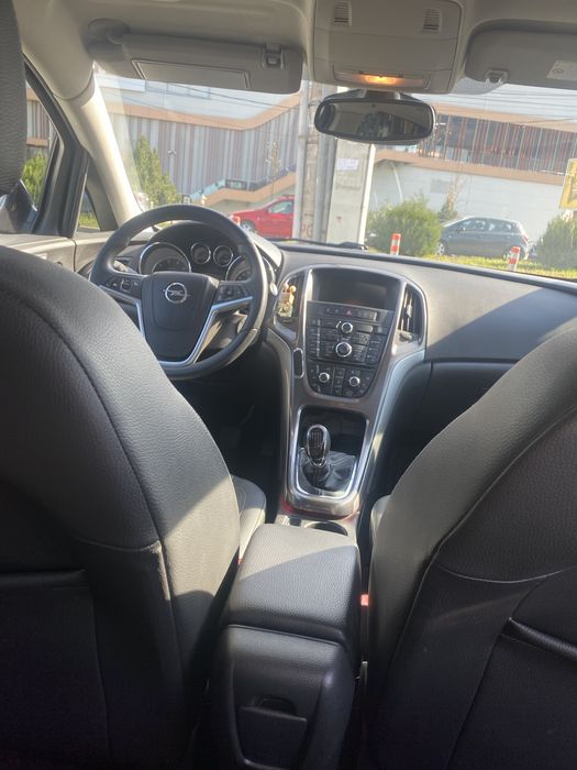 Opel Astra 2012 – 1.7 CDTI, 6 trepte, 140 CP – în stare foarte bună.
