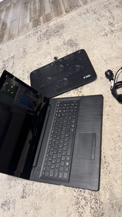 Vand laptop lenovo i7 stare excelenta