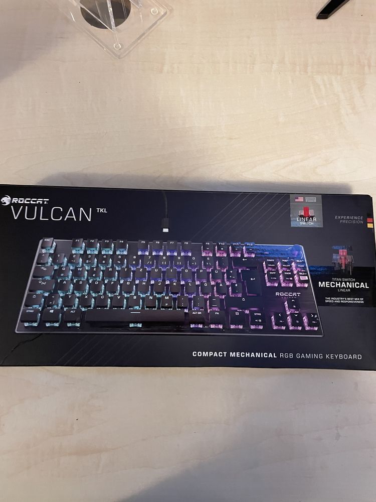 tastatura mecanica roccat vulcan tkl 80 %