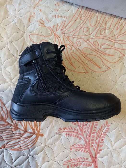 Продавам чисто нови кубинки 40 номер Cofra