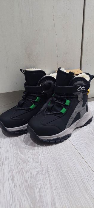 Новые зимние ботинки 33р