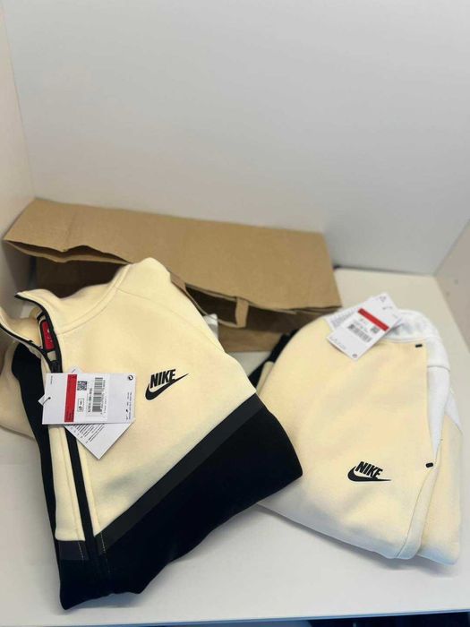 100% Оригинален Екип Nike Tech Fleece Комплект в размер ХЛ