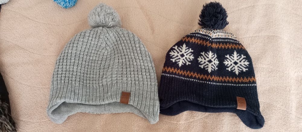 Шапки и ръкавици размер 2-4 г.