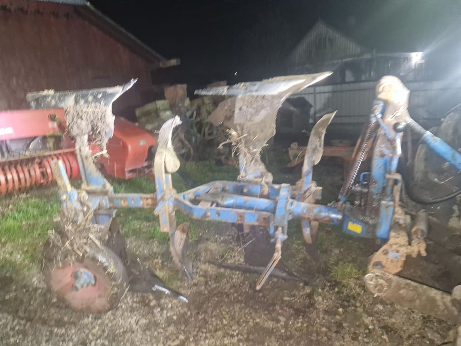 Vând plug reversibil