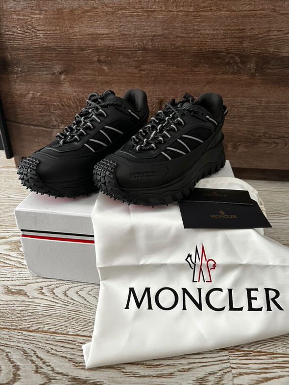 Обувки Moncler черни