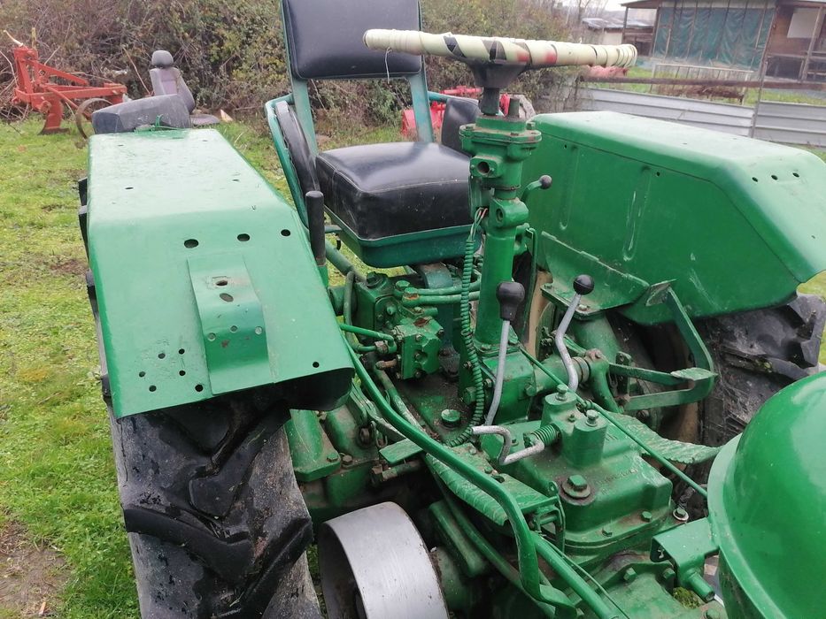 Продавам трактор DT 20  5500лв и инвентар  и ремарке самосвал