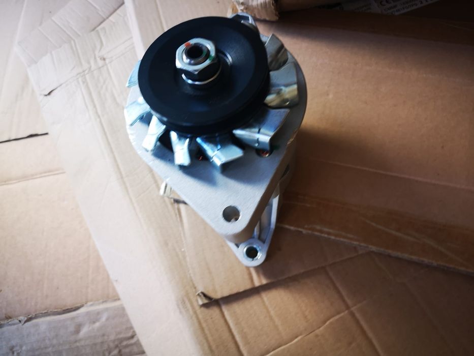 Alternator tractor utilaje agricole 12 v cu releu incorporat preț 650
