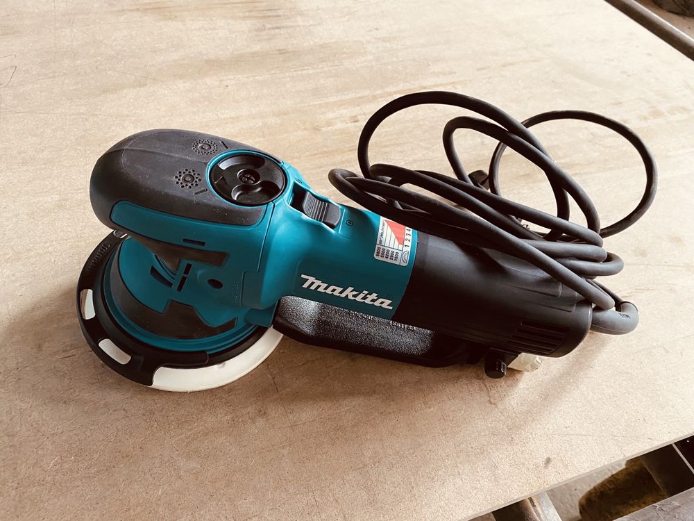 Шлифмашинка Makita BO6050J