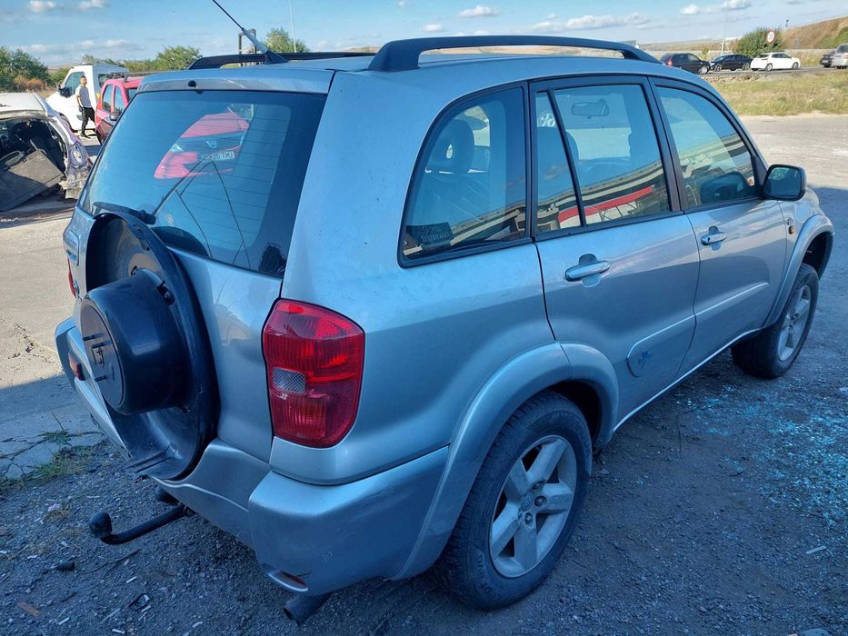 Dezmembram Toyota Rav 4, an 2004, motorizare 2.0 Diesel, 4X4