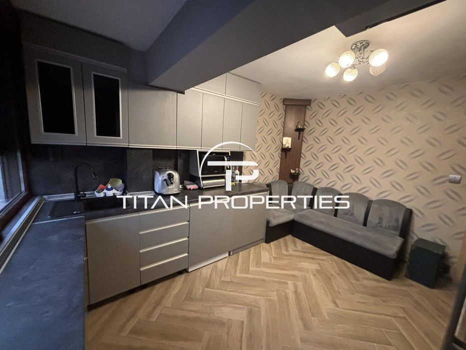 Дава се под наем Тристаен апартамент в Бургас, Славейков - 85 кв.м за 510 € - Снимка #2