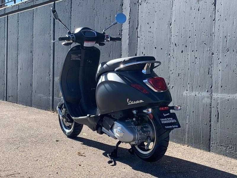 Inchiriez Vespa Bucuresti - Se conduce cu B