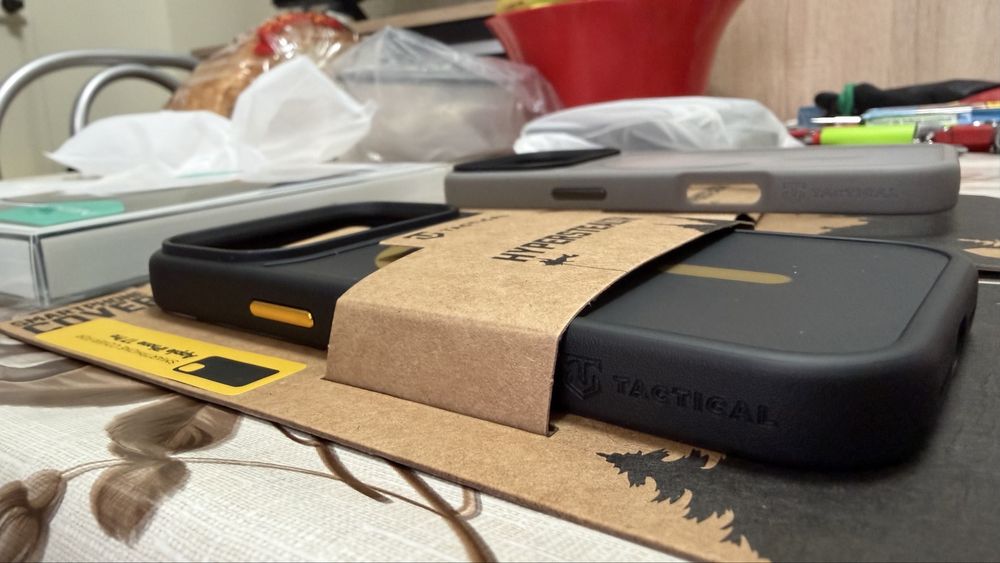 Husa iphone 17 pro 16 pro Tactical Nillkin frosted Magsafe black