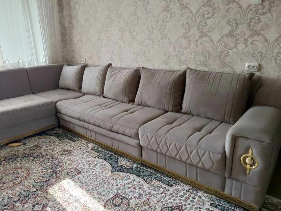 Диван большой Г-образный
