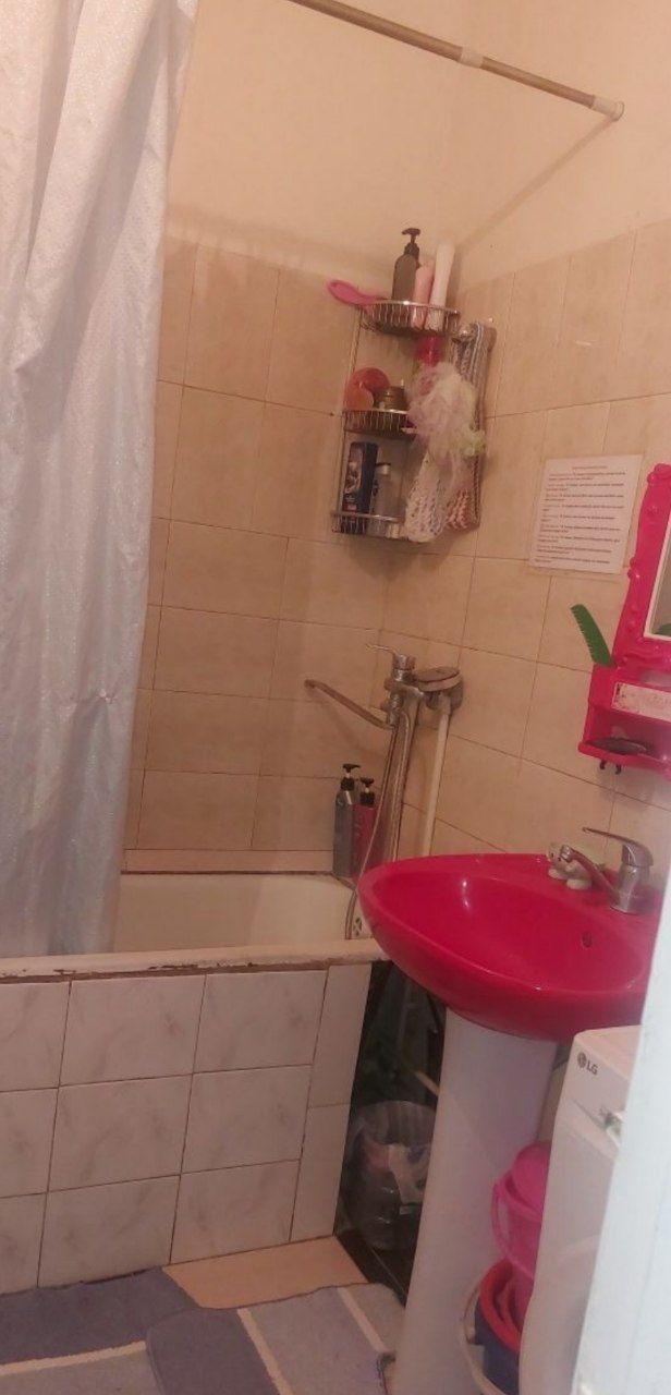 Yunusobod 18 kv 3 xona Srochno uy sotiladi