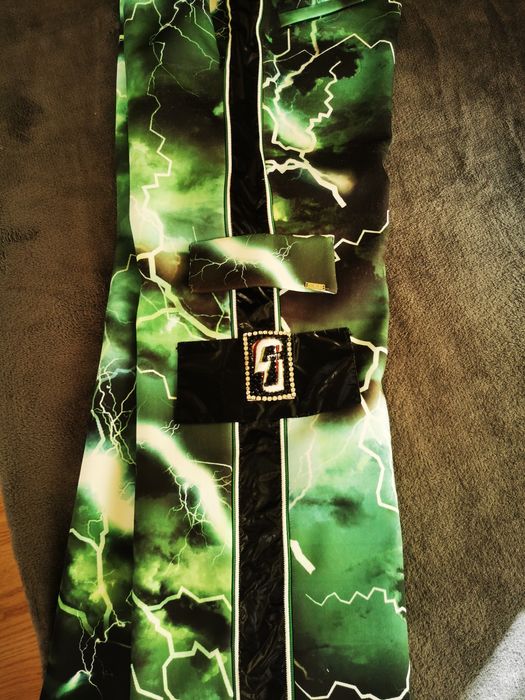 Дамски екип панталон и кроп топ.