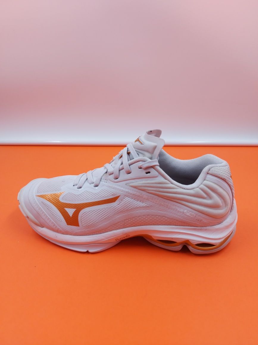 Mizuno Wave Lightning Z6 номер 37 Оригинални маратонки