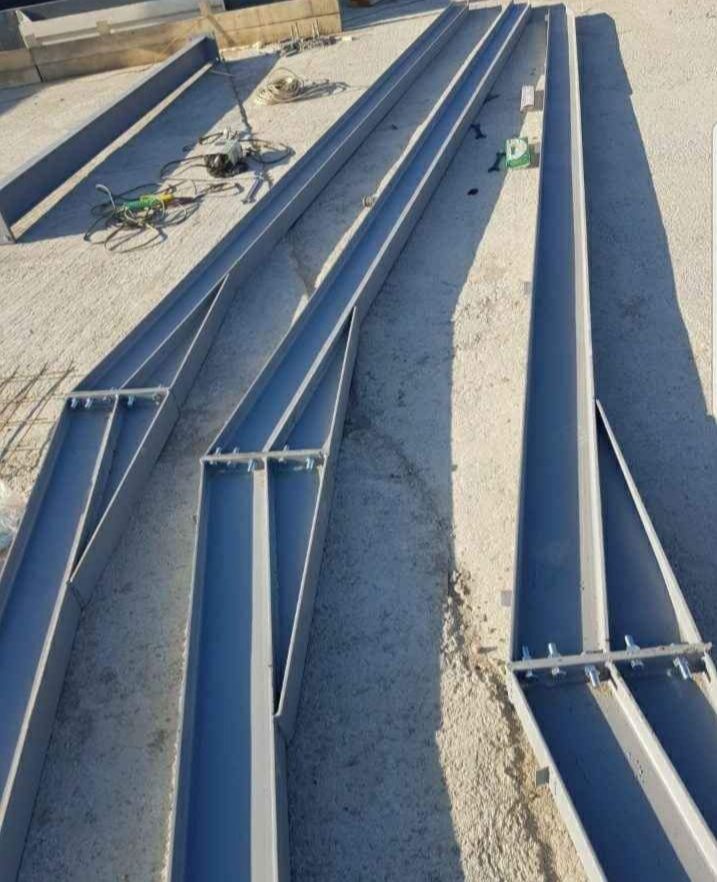 Vând stoc structură metalică de 250 mp de 10x25x4