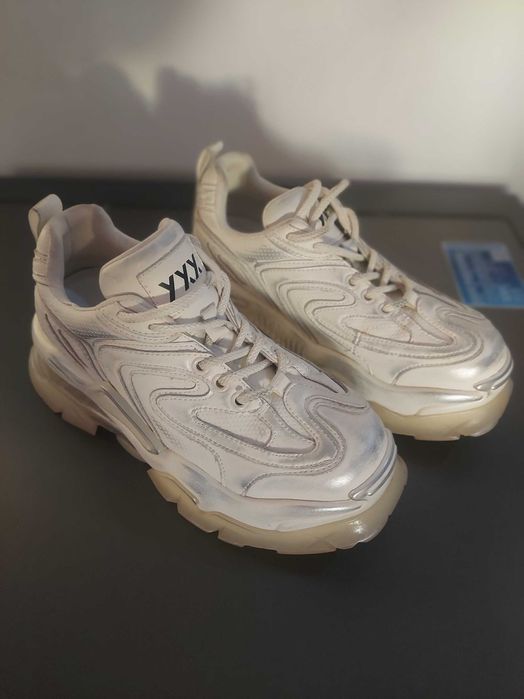 Adidasi dama moderni