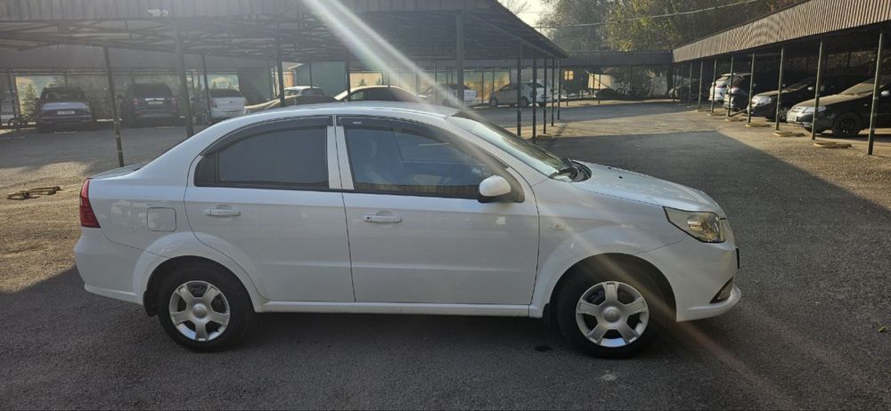 Нексия 3 2017 беживий салон 203000юрган краскаси бор