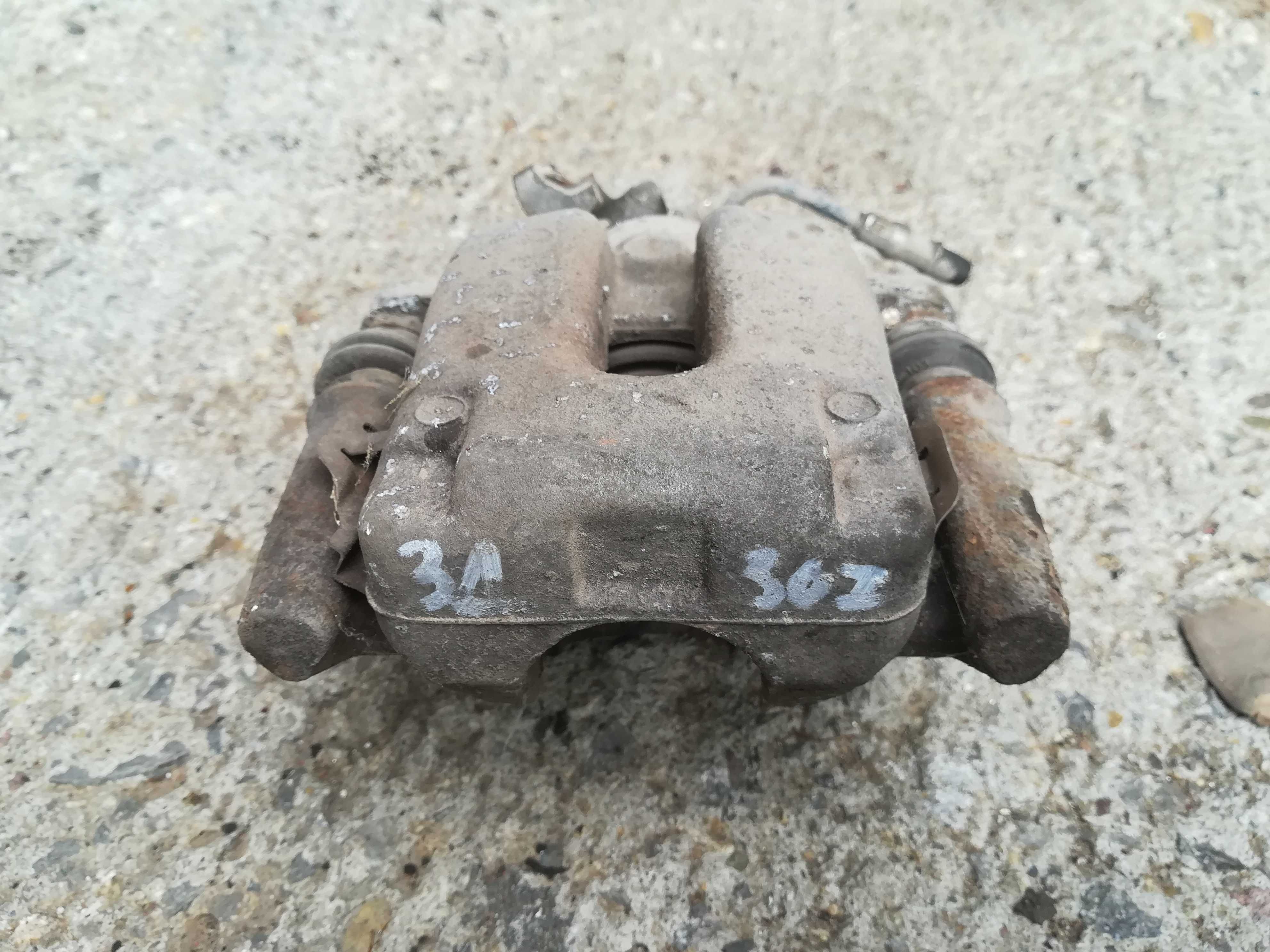 Пежо Peugeot 307 предни спирачни апарати десен спирачен апарат супорт