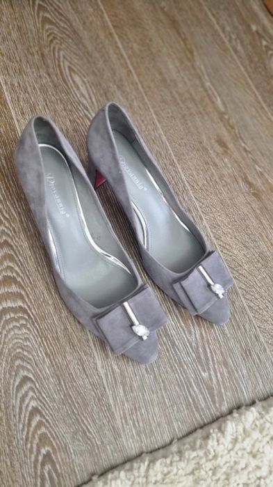 Продаю туфли женские