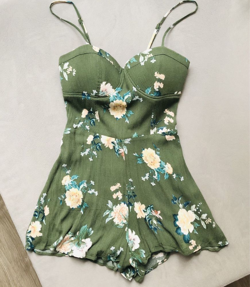 Salopeta Pull&Bear verde cu flori