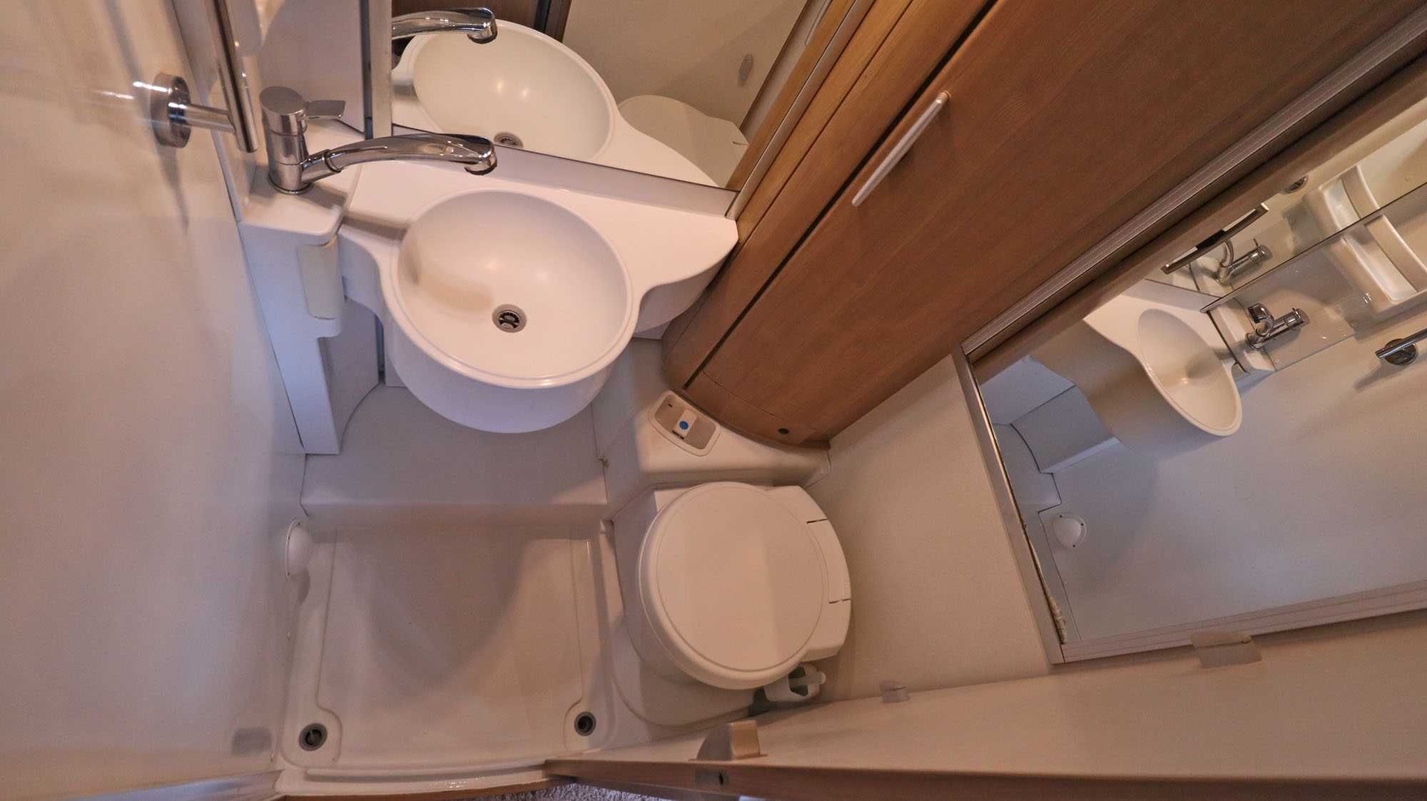 Инегриран Кемпер Hymer Exiss I Premium 50
