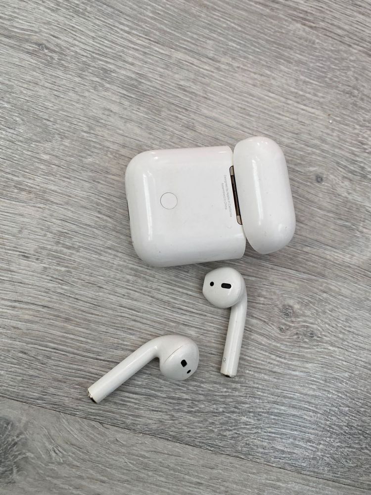 AirPods первое поколение