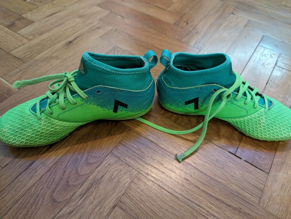 Футболни обувки Adidas 35 номер