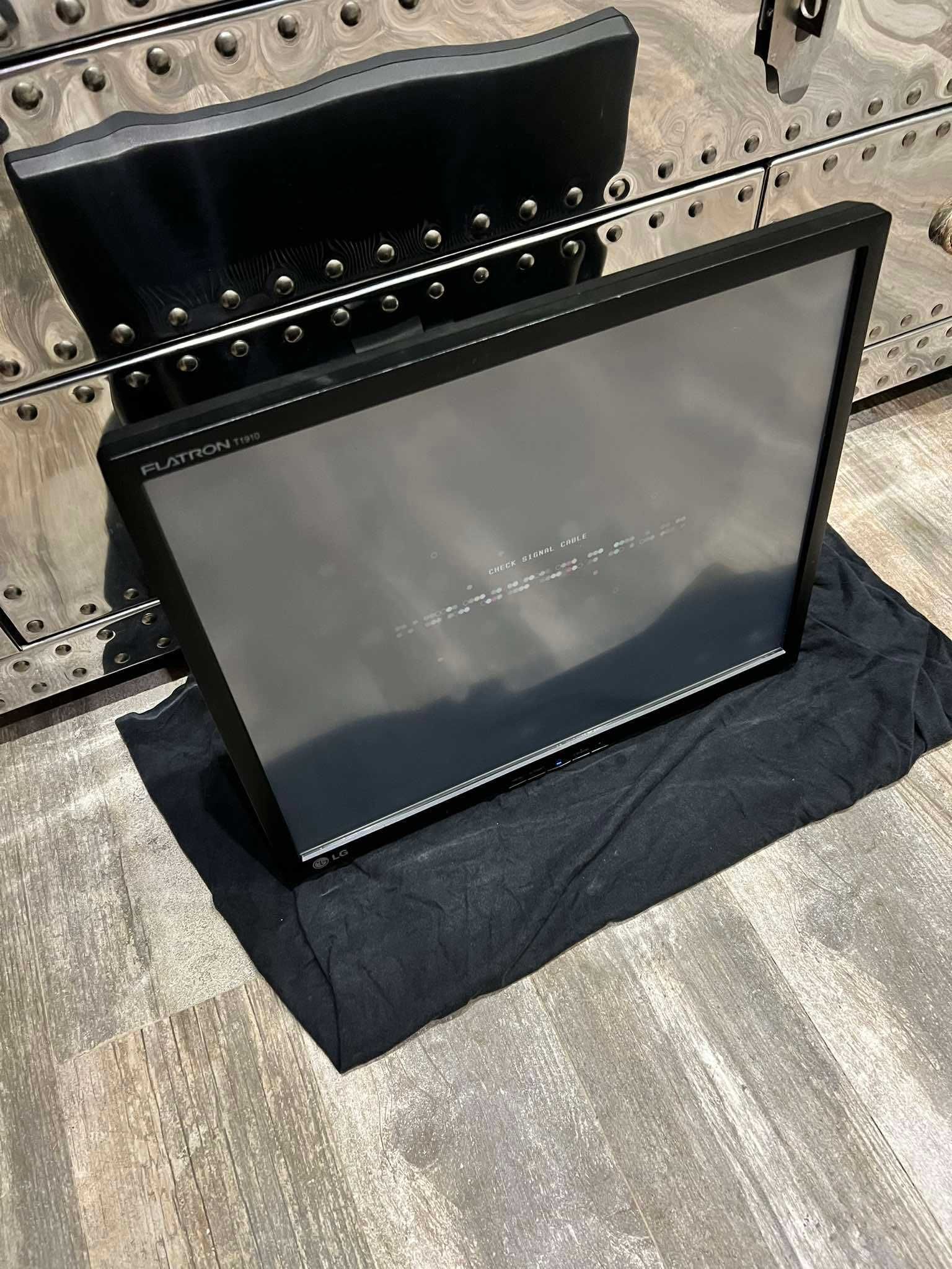 Монитор LG Flatron T1910B-BN 19''