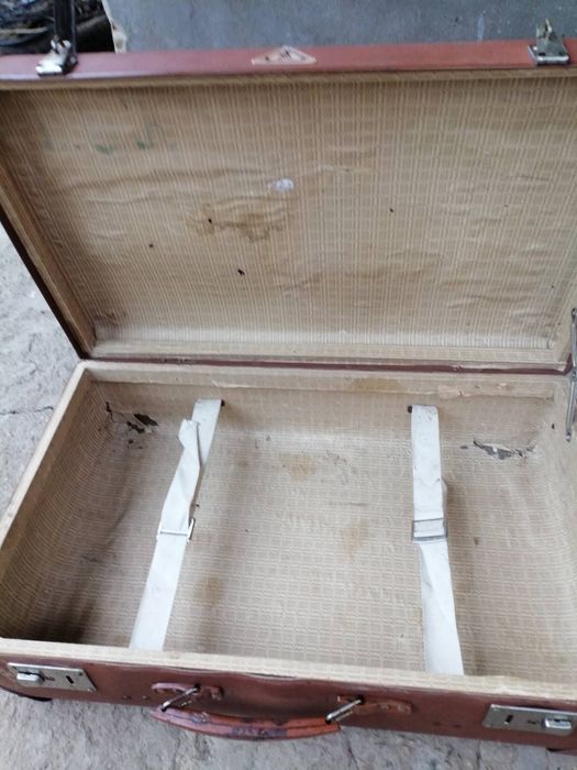 Ретро куфари от пресован картон