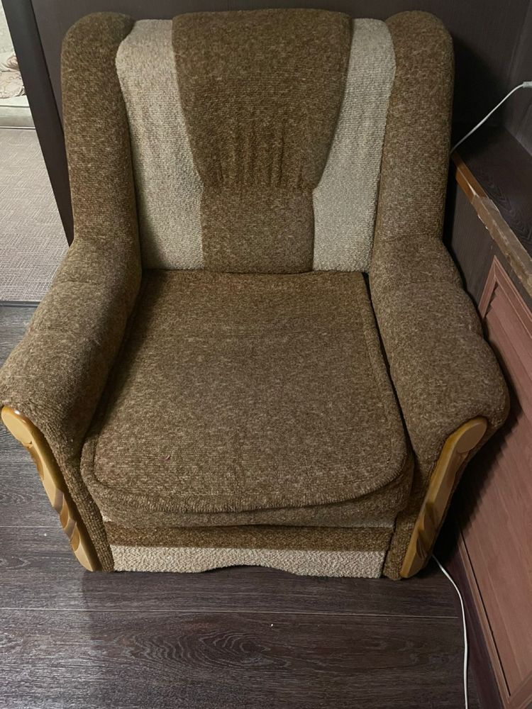 Продам диван для гостинной