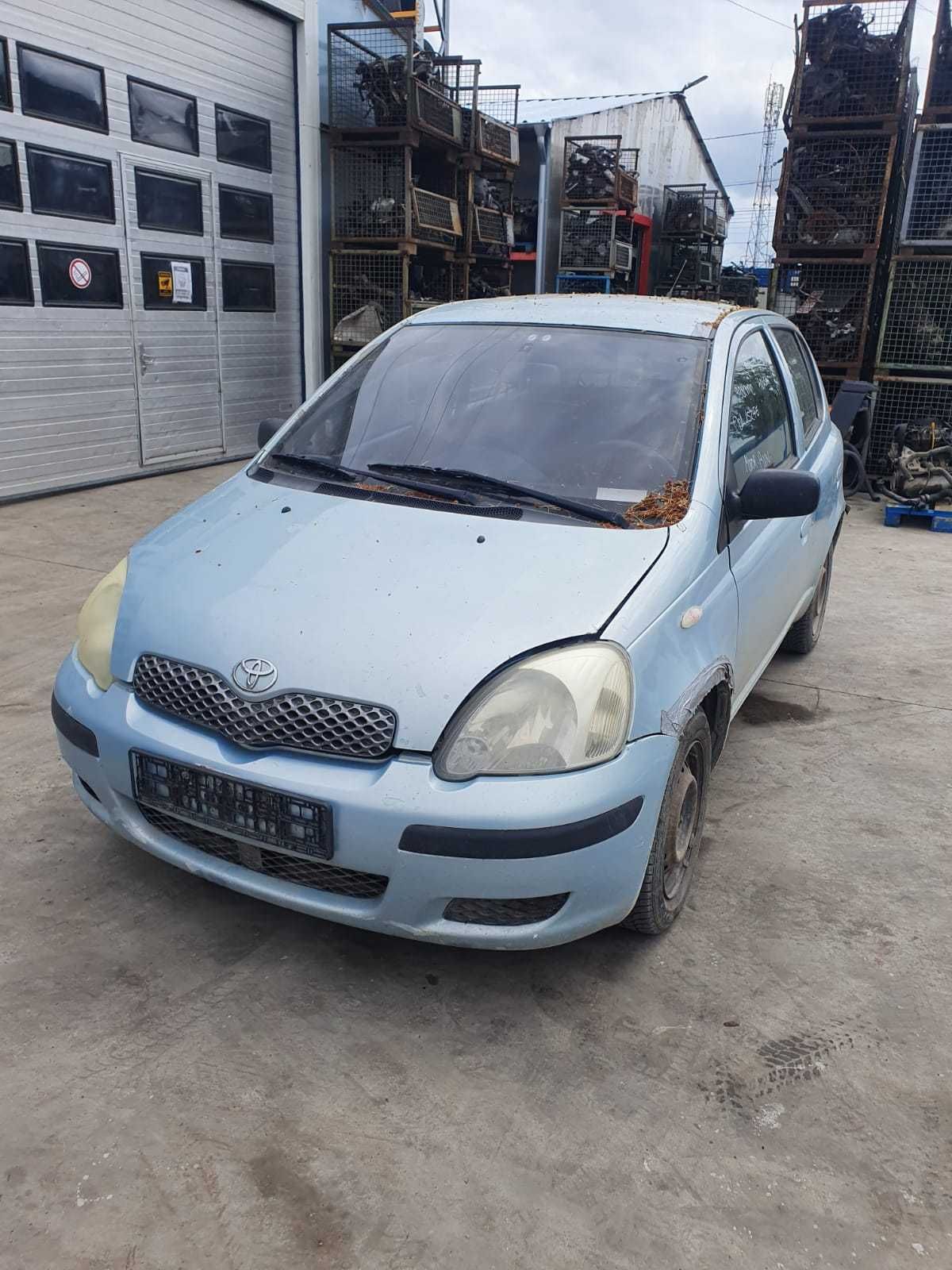 Toyota yaris  an 2004 Dezmembrez/Dezmembram