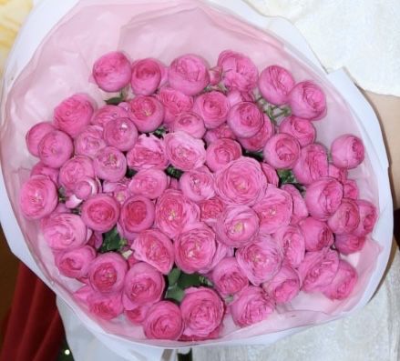 Кустовые розы розовые свежие