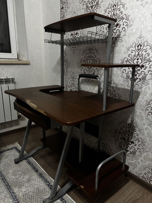 Компьютерный стол