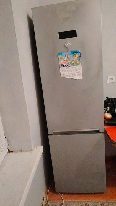 Холодилник бу запчасть қа.  Жөндетсеңіздер де істит