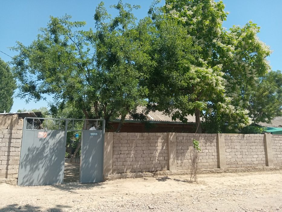 Продаётся дом в сельской местности.Уй сотилади Бука туманида.