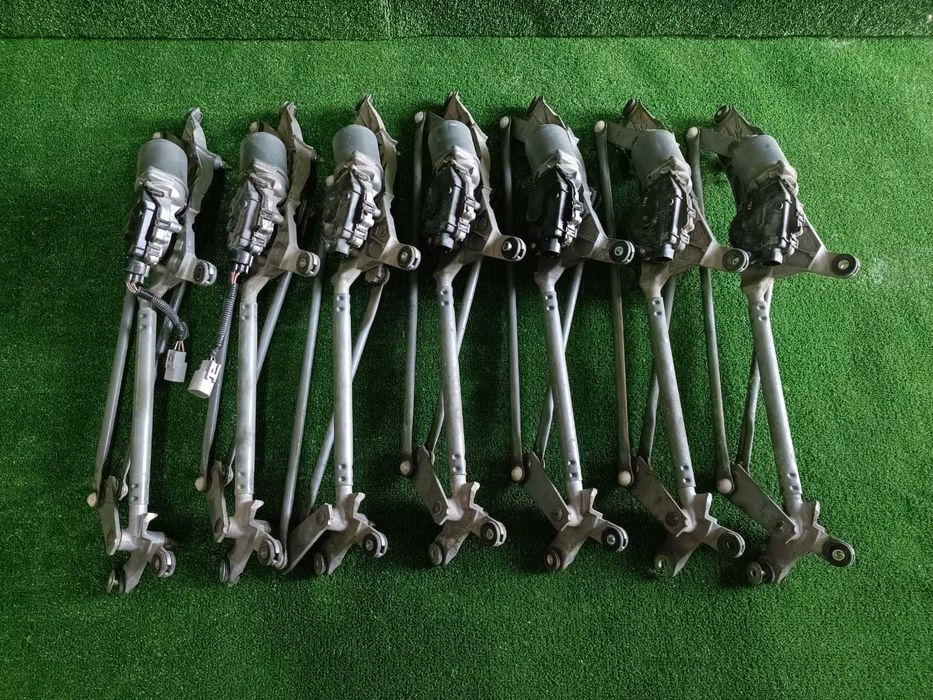 Оригинальный механизм дворников с моторчиком от Toyota Camry 40 45