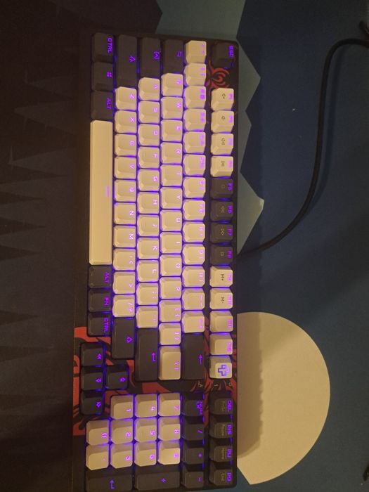 Tastatura cu red switches