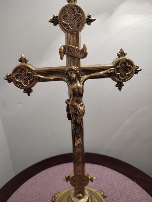 Crucifix din bronz